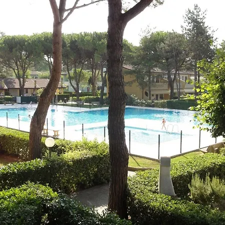 Cozy Flat In A House With Pools 公寓